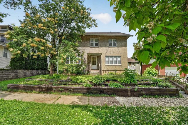 810 W 2nd Street, Waterloo, IA 50701
