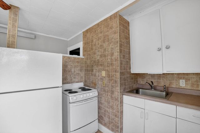 810 W 2nd Street, Waterloo, IA 50701