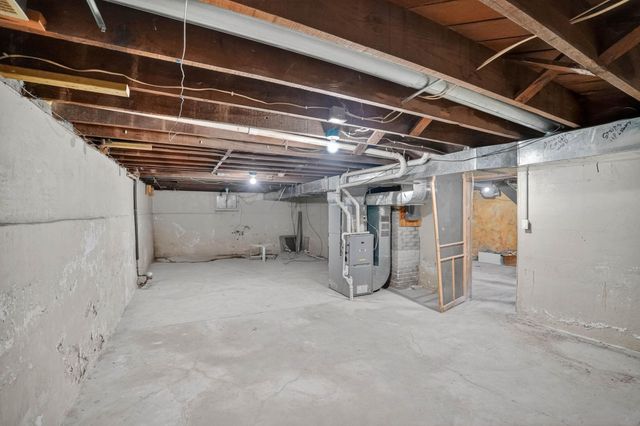810 W 2nd Street, Waterloo, IA 50701