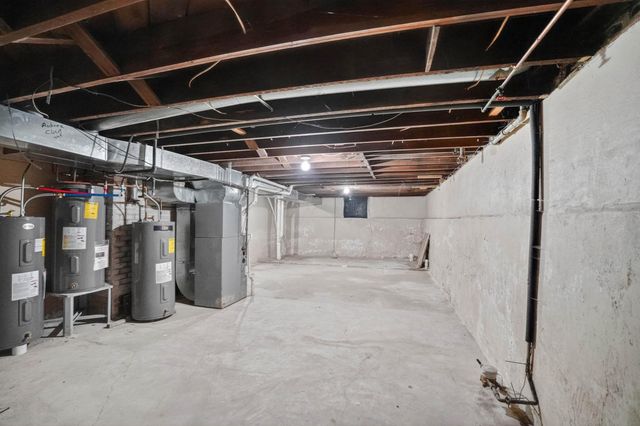 810 W 2nd Street, Waterloo, IA 50701