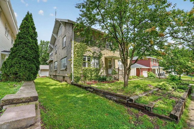 810 W 2nd Street, Waterloo, IA 50701