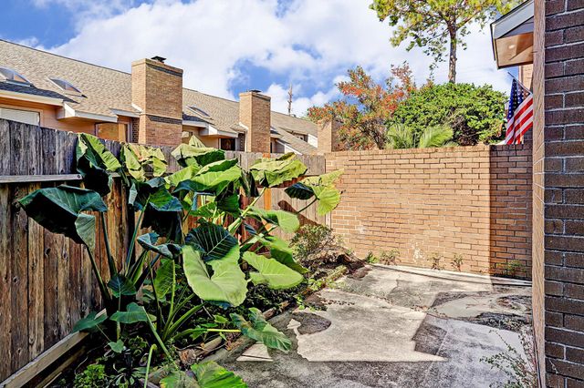 13948 Hollowgreen Drive 25, Houston, TX 77082