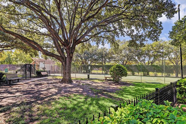 13948 Hollowgreen Drive 25, Houston, TX 77082