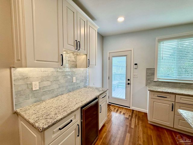 205 Fairpoint Dr, Gulf Breeze, FL 32561