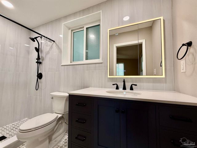 205 Fairpoint Dr, Gulf Breeze, FL 32561