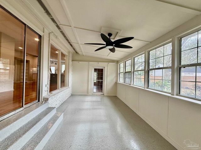 205 Fairpoint Dr, Gulf Breeze, FL 32561