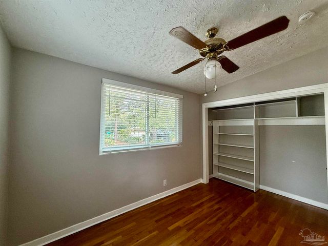 205 Fairpoint Dr, Gulf Breeze, FL 32561