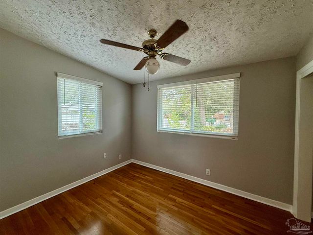 205 Fairpoint Dr, Gulf Breeze, FL 32561