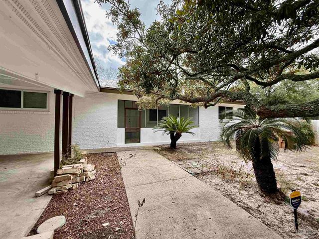 205 Fairpoint Dr, Gulf Breeze, FL 32561