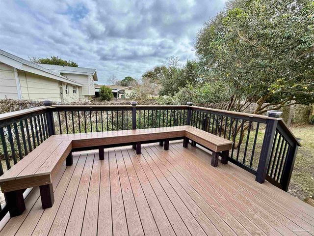 205 Fairpoint Dr, Gulf Breeze, FL 32561