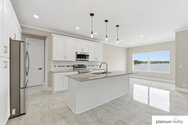 17214 Chalet Drive, Bellevue, NE 68123