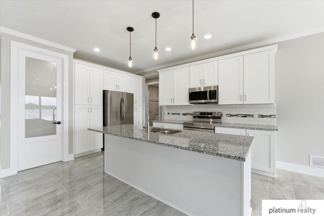 17214 Chalet Drive, Bellevue, NE 68123