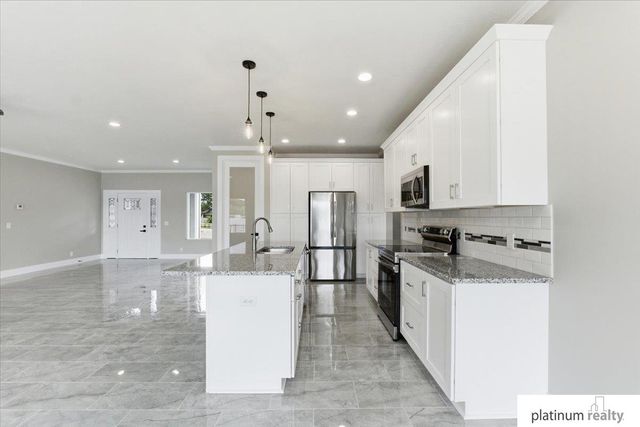 17214 Chalet Drive, Bellevue, NE 68123