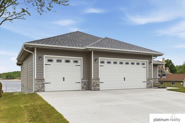 17214 Chalet Drive, Bellevue, NE 68123