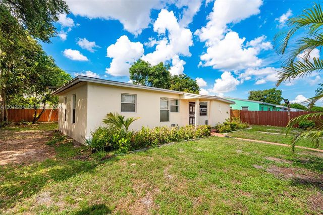 3260 NW 179th St, Miami Gardens, FL 33056
