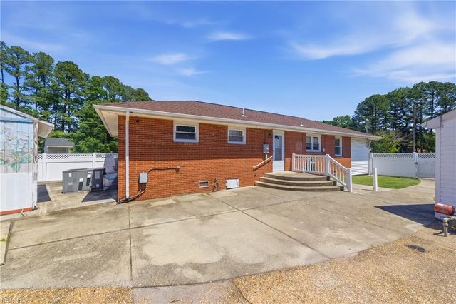 26 Prince William RD, Newport News, VA 23608