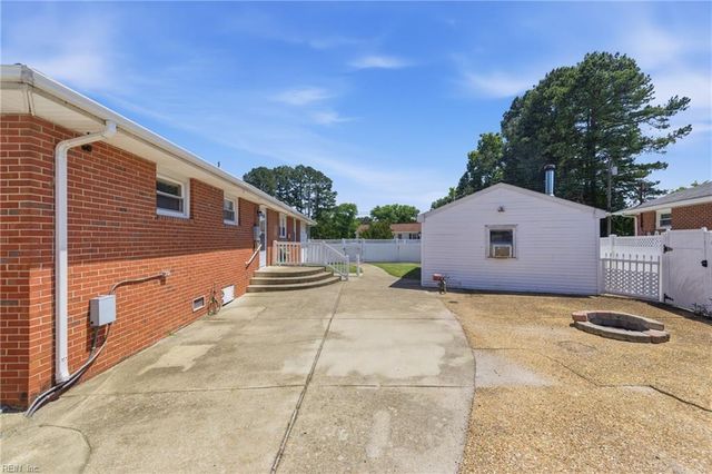 26 Prince William RD, Newport News, VA 23608
