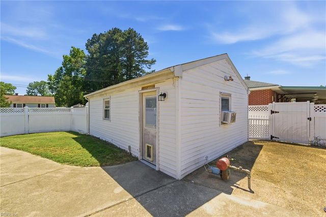 26 Prince William RD, Newport News, VA 23608