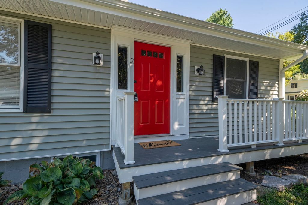 2 Highland Ave, Charlton, MA 01507