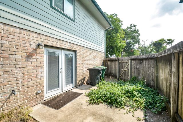 1116 Murrayhill Drive 8, Houston, TX 77043