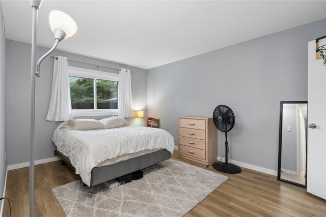 9533 University Avenue 4, Clive, IA 50325