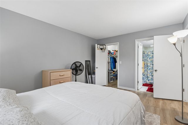9533 University Avenue 4, Clive, IA 50325