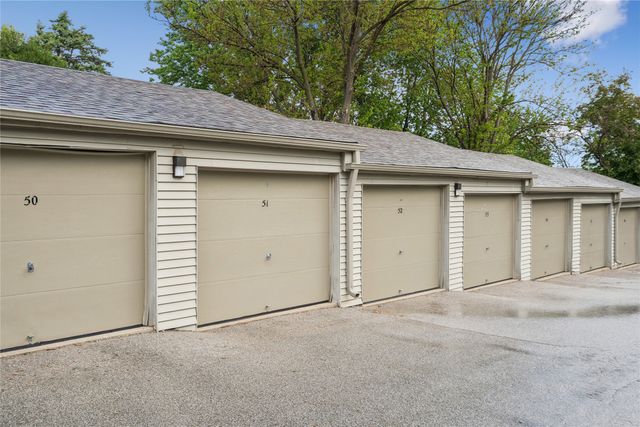 9533 University Avenue 4, Clive, IA 50325