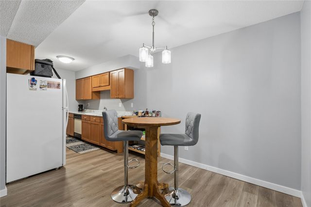 9533 University Avenue 4, Clive, IA 50325