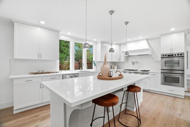 1851 Hull Avenue, Redwood City, CA 94061