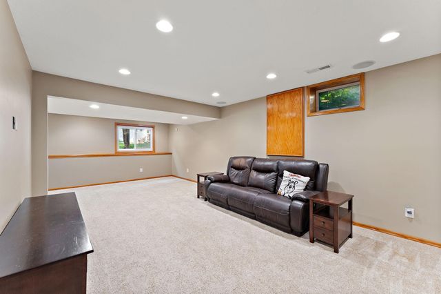 1946 Lochaven Alcove, Woodbury, MN 55125