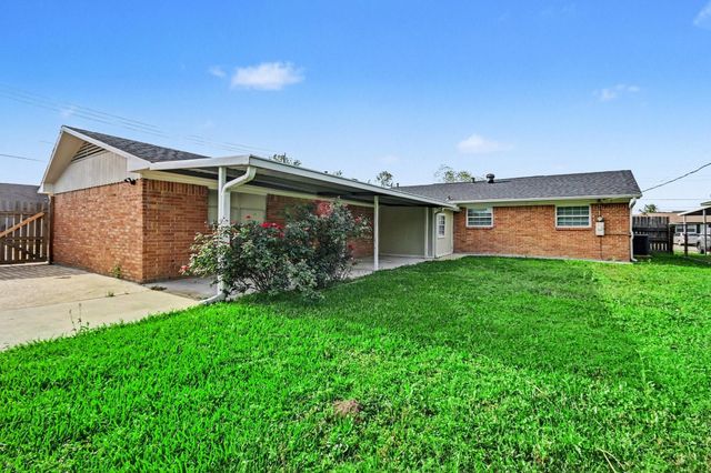 2102 Hillshire Drive, Deer Park, TX 77536