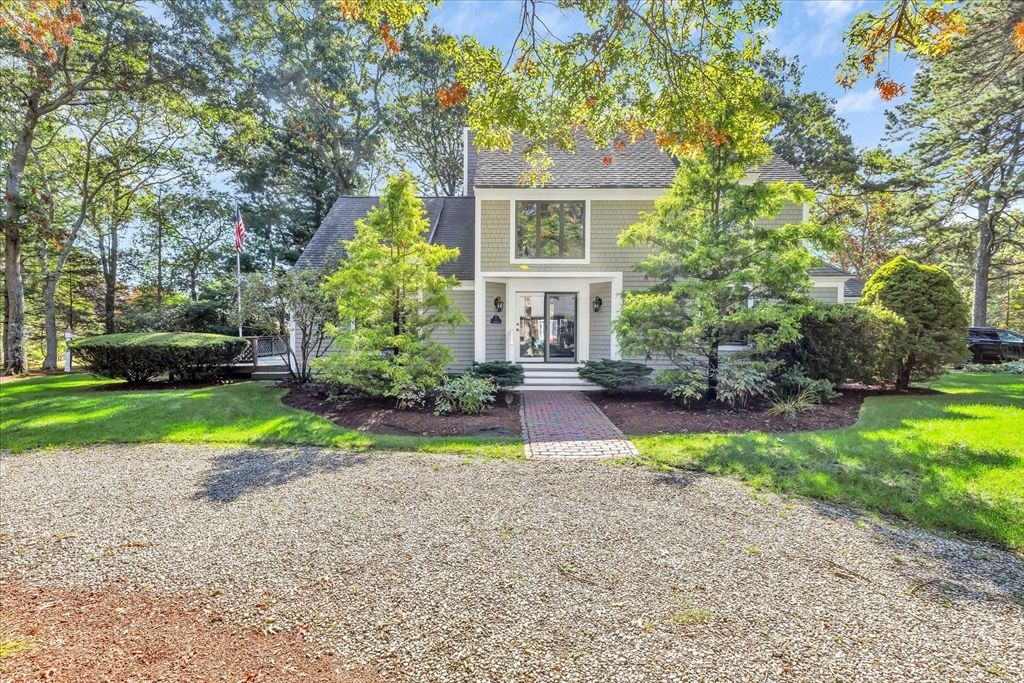 4 Florence Ave, Mashpee, MA 02649