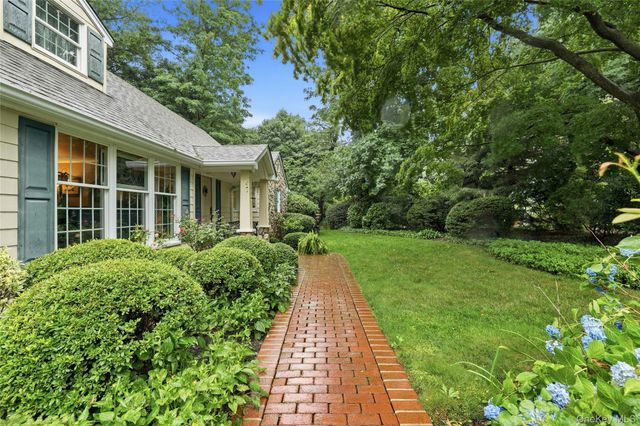 73 Cove Road, Huntington, NY 11743