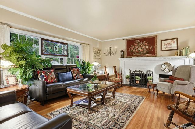 73 Cove Road, Huntington, NY 11743