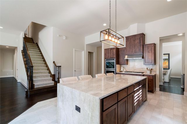 7 Valley Cottage Place, Spring, TX 77389