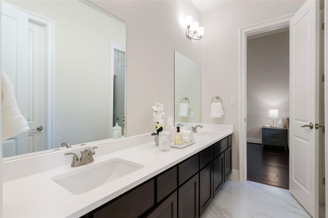7 Valley Cottage Place, Spring, TX 77389