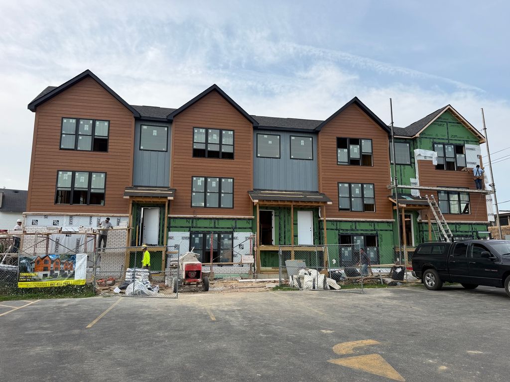 540 N Seymour Avenue B, Mundelein, IL 60060