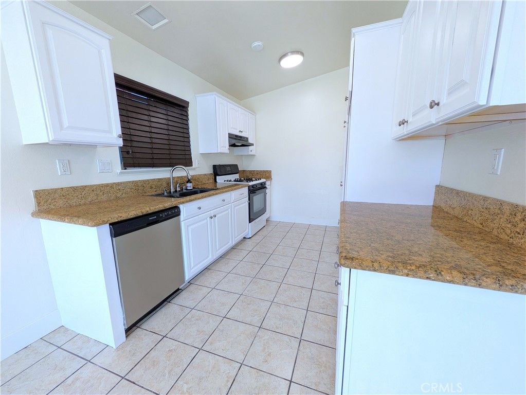 Image 7 of property listing at 13842 Caspian, Moreno Valley, CA 92553