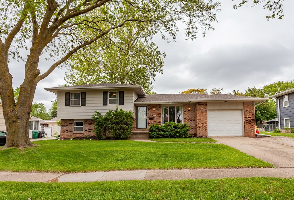 905 SE 2nd Street, Ankeny, IA 50021