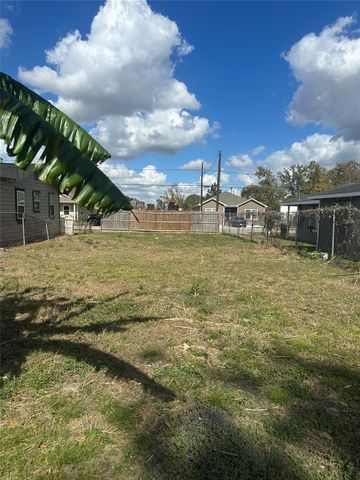 8034 Safebuy Street, Houston, TX 77028