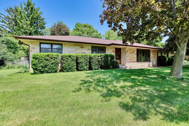 N77W14888 Wood View DRIVE, Menomonee Falls, WI 53051
