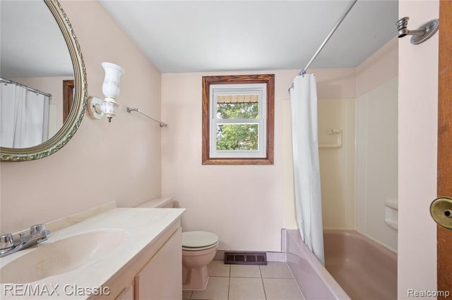 594 Maple Vista Street, Imlay City, MI 48444