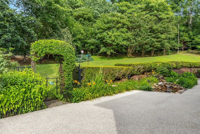 9127 Greystone Valley Drive, Ooltewah, TN 37363