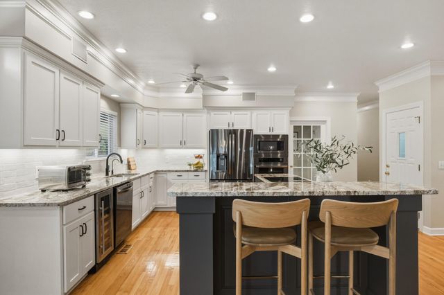 9127 Greystone Valley Drive, Ooltewah, TN 37363