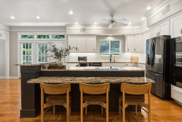 9127 Greystone Valley Drive, Ooltewah, TN 37363