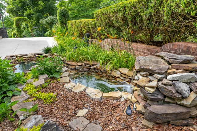 9127 Greystone Valley Drive, Ooltewah, TN 37363
