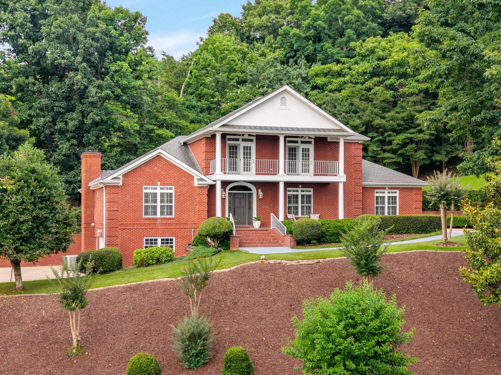 9127 Greystone Valley Drive, Ooltewah, TN 37363