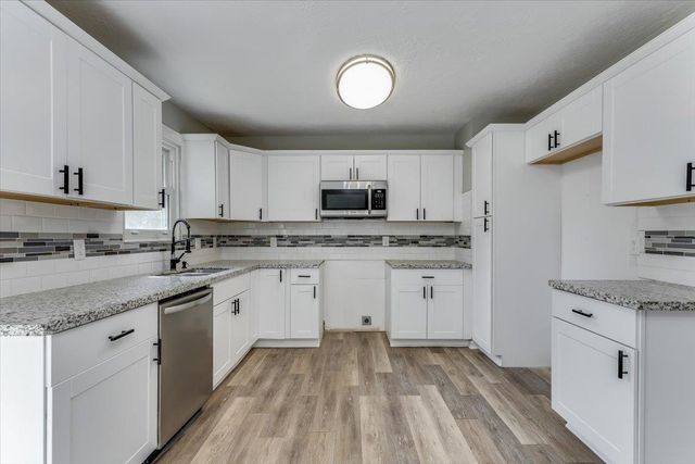 928 S Dalton Drive, Wichita, KS 67207