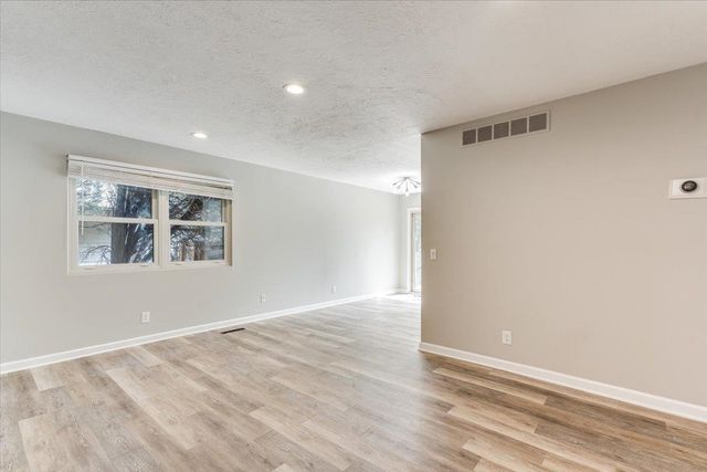 928 S Dalton Drive, Wichita, KS 67207