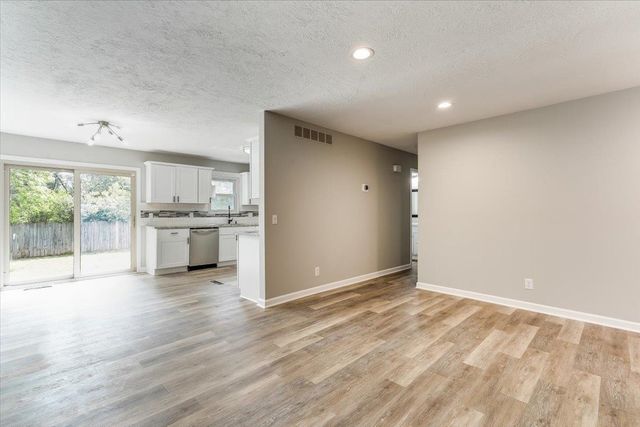 928 S Dalton Drive, Wichita, KS 67207